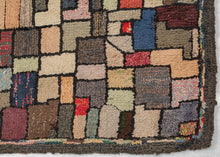 Antique North American Hooked Rug - 8'8 x 9'9