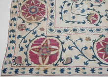 Antique Ivory Nurata Suzani - 5'2 x 7’