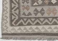 Calm Contemporary Maimana Kilim - 6'7 x 9'9