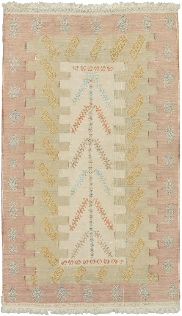 Silk Syrian It features a lovely directional motif reminiscent of a tree of life with rows of 