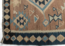 Mid Century Shiraz Kilim - 4'8 x 9'10