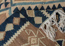 Mid Century Shiraz Kilim - 4'8 x 9'10