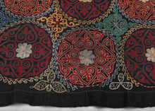 "1981" Kazakh Tus Kiiz Yurt Embroidery - 3'3 x 5'5