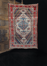 Bakhtiari Rug - 4'4 x 6'9