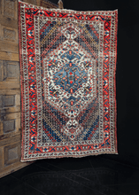 Bakhtiari Rug - 4'4 x 6'9