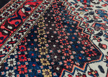 Bakhtiari Rug - 4'4 x 6'9
