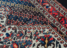 Bakhtiari Rug - 4'4 x 6'9