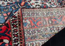 Bakhtiari Rug - 4'4 x 6'9