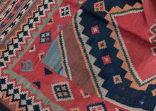 Antique Qashqa'i Kilim - 4'7 x 8'6