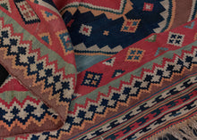 Antique Qashqa'i Kilim - 4'7 x 8'6