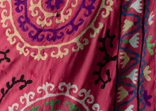Vintage Uzbek Suzani - 5'4 x 6'9