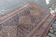 Antique Qashqa'i - 5'5 x 11'8