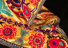 Vintage Uzbek Suzani - 4'7 x 7'7