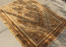 Khotan Rug - 4'8 x 6'5