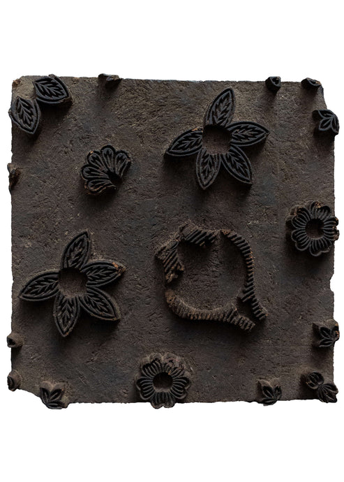 Large vintage hand-carved textile stamp with a simple floral design. In very good vintage condition, please note there might be some dye residue on the stamp. Stamps in this size are rarer and harder to come by. 