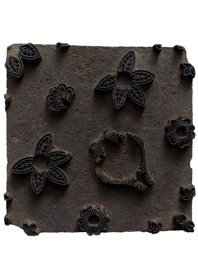 Large vintage hand-carved textile stamp with a simple floral design. In very good vintage condition, please note there might be some dye residue on the stamp. Stamps in this size are rarer and harder to come by. 